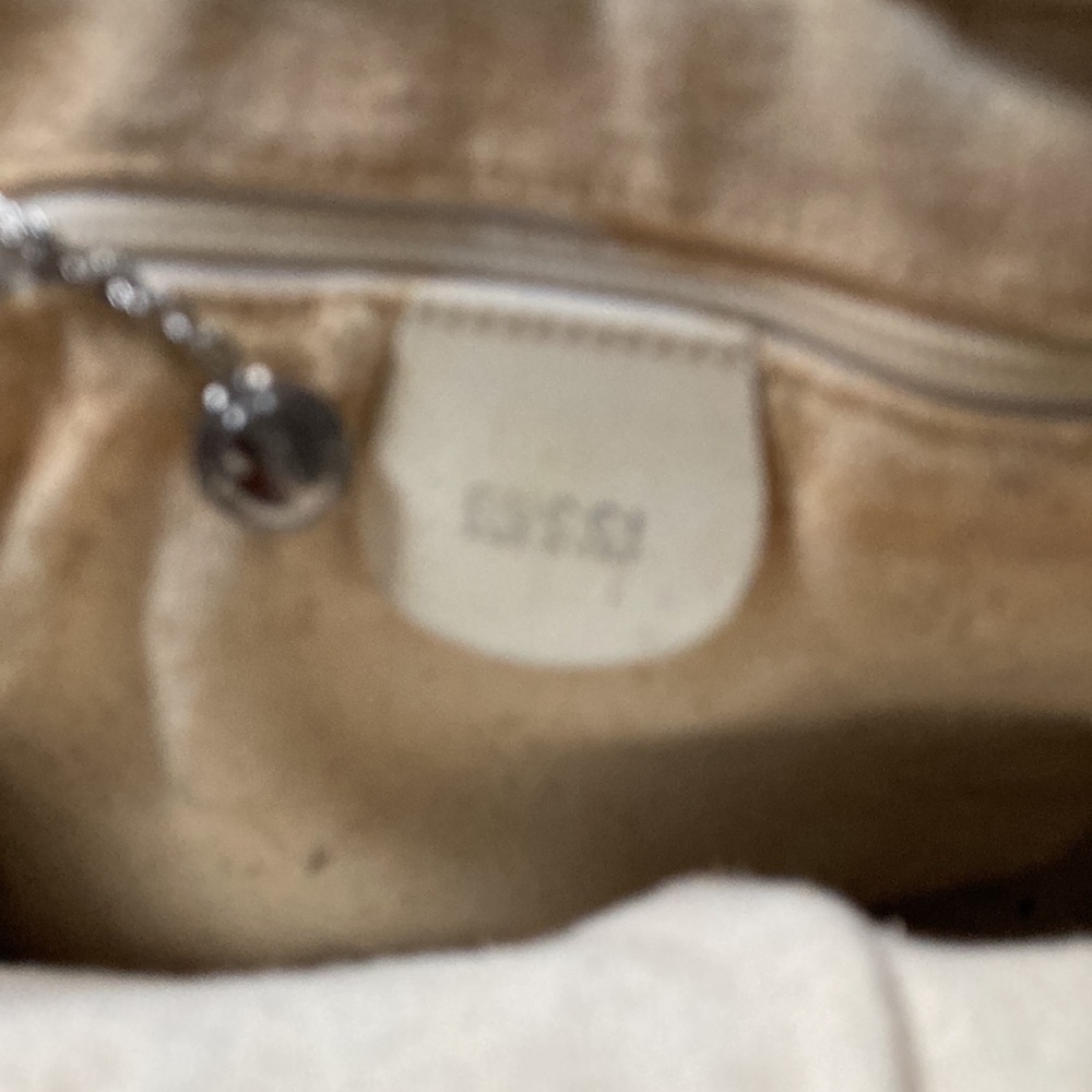 Authentic Gucci - Picture 6 of 10